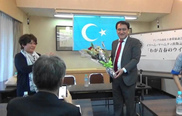 ئىلھام مەھمۇت