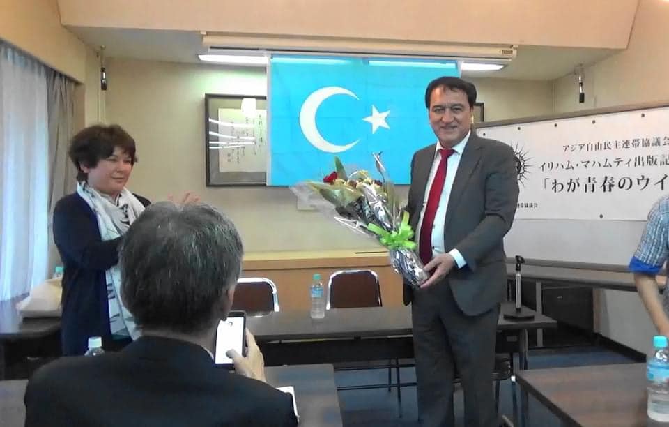 ئىلھام مەھمۇت