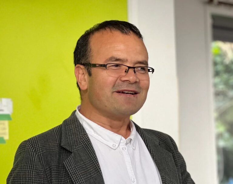 ئابدۇۋەلى ئايوپ