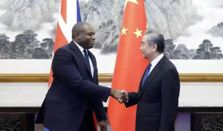 ئەنگىلىيە تاشقى ئ‍شلار منستىرى ۋاڭيى بىلەن كۆربۈشتى