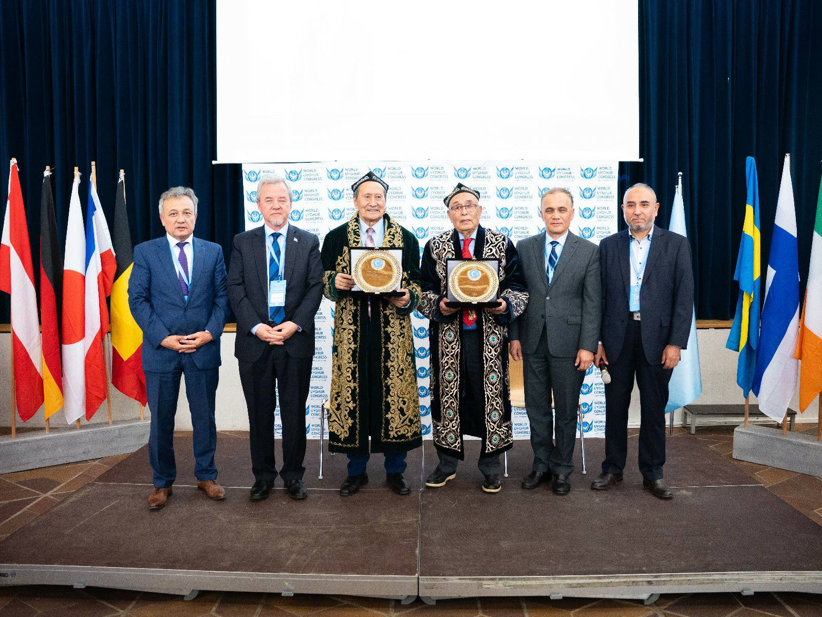 قەھرىمان غۇجامبەردى ۋە ئەركىن ئالېتېكىن