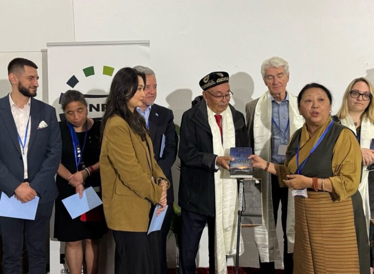 پورتۇگالىيەنىڭ مادېرا شەھرىدە ۋاكالەتسىز مىللەتلەر تەشكىلاتىنىڭ «ئۆز تەقدىرىنى ئۆزى بەلگىلەش» تېمىسىدىكىخەلقئارالىق يىغىنى چاقىرىلغان