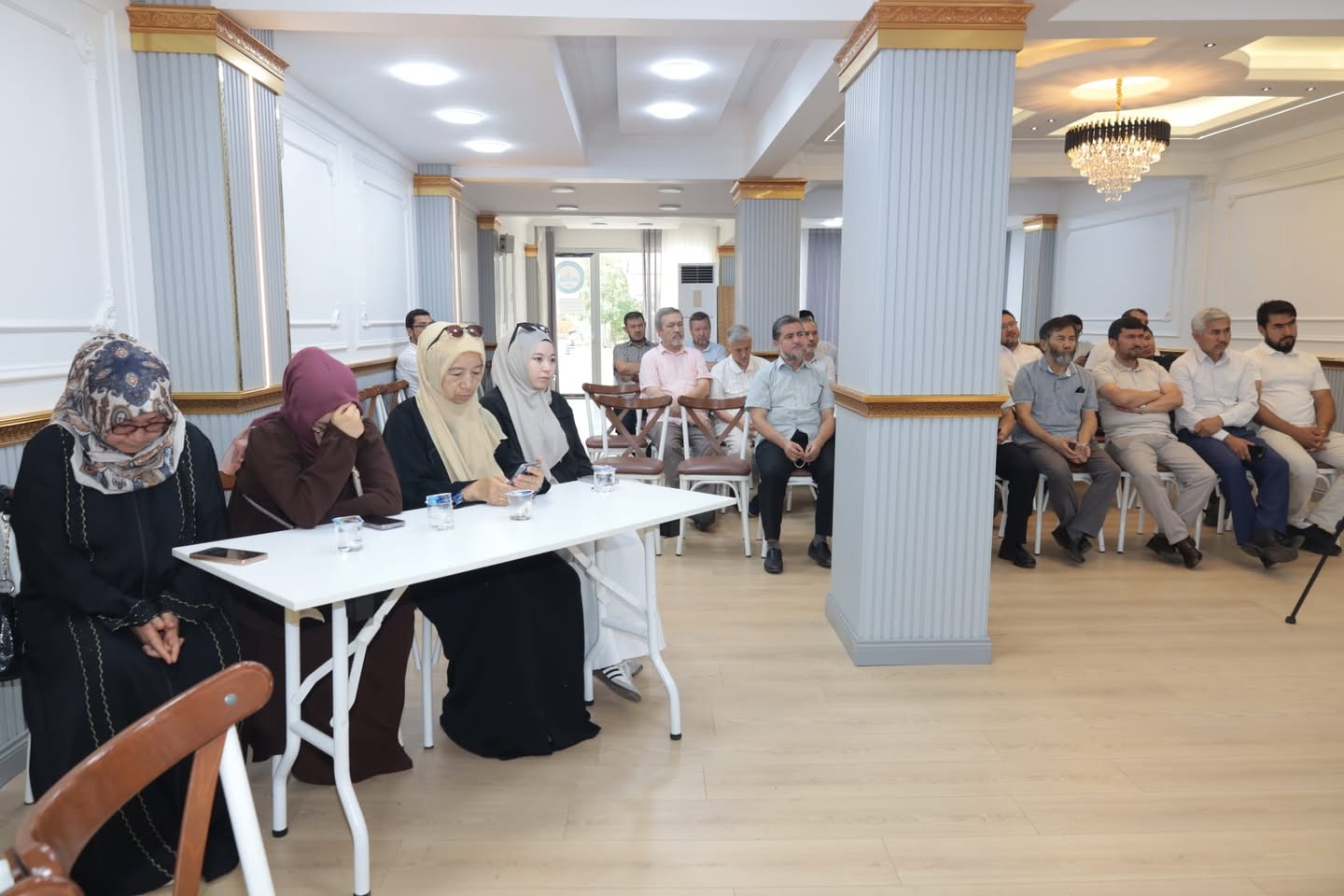 خەلقئارا شەرقىي تۈركىستان تەشكىلاتلار بىرلىكى ئومۇمىي يىغىنى ئۆتكۈزۈپ رەئىس ۋە ئىدارە ھەيئەت ئەزالىرىنى يېڭىدىن سايلاپ چىقتى