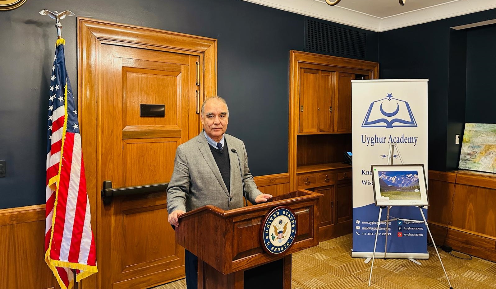 ئۇيغۇر ئاكادېىمىيەسى